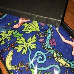 NEW Tadashi Shoji Scarf